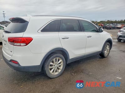 Trzecie zdjęcie samochodu z tyłu: 2016 KIA SORENTO LX VIN:5XYPG4A38GG018826 - miniatura