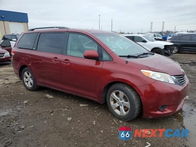 Czwarte zdjęcie samochodu z boku: 2014 TOYOTA SIENNA LE 8-PASSENGER VIN:5TDKK3DC6ES483541 - miniatura