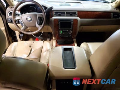 Zdjęcie 8 z 13 samochodu: 2011 CHEVROLET TAHOE K1500 LTZ VIN:1GNSKCE00BR236196 - miniatura