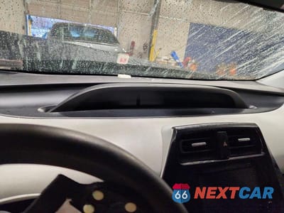 Zdjęcie 9 z 13 samochodu: 2018 TOYOTA PRIUS THREE VIN:JTDKARFU3J3065347 - miniatura