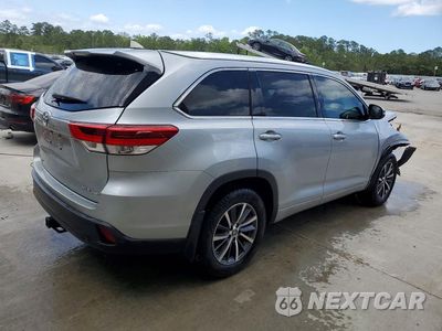 Trzecie zdjęcie samochodu z tyłu: 2018 TOYOTA HIGHLANDER XLE VIN:5TDJZRFH0JS841973 - miniatura