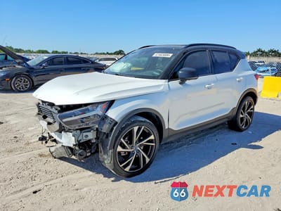 2020 VOLVO XC40 T4 R-DESIGN YV4AC2HM0L2172694 - główne zdjęcie licytacji z USA - miniatura