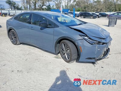 Czwarte zdjęcie samochodu z boku: 2024 TOYOTA PRIUS XLE VIN:JTDACAAU5R3045322 - miniatura