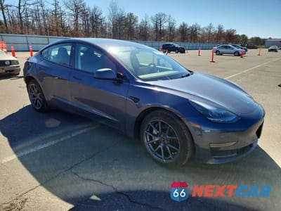 Czwarte zdjęcie samochodu z boku: 2023 TESLA MODEL 3 VIN:5YJ3E1EA6PF508474 - miniatura