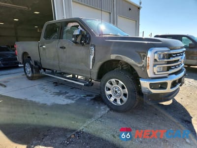 Czwarte zdjęcie samochodu z boku: 2026 FORD F250 SUPER DUTY VIN:1FT8W2BN0TEC13897 - miniatura