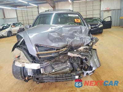 Piąte zdjęcie samochodu w środku: 2005 KIA SORENTO LX VIN:KNDJD733055361391 - miniatura