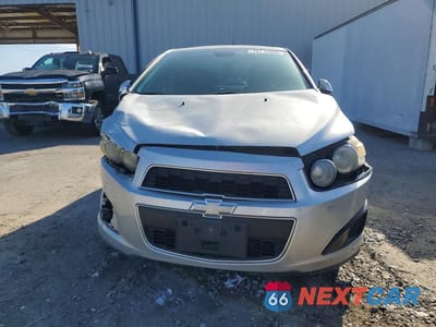 Piąte zdjęcie samochodu w środku: 2013 CHEVROLET SONIC LT VIN:1G1JC5SBXD4256970 - miniatura