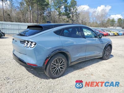 Trzecie zdjęcie samochodu z tyłu: 2024 FORD MUSTANG MACH-E PREMIUM VIN:3FMTK3R77RMA07770 - miniatura