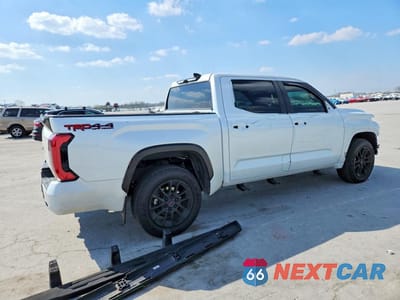 Trzecie zdjęcie samochodu z tyłu: 2025 TOYOTA TUNDRA PLATINUM VIN:5TFWA5DB3SX288073 - miniatura