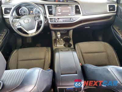 Zdjęcie 8 z 13 samochodu: 2017 TOYOTA HIGHLANDER LE PLUS VIN:5TDZZRFH6HS207869 - miniatura