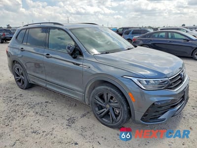 Czwarte zdjęcie samochodu z boku: 2023 VOLKSWAGEN TIGUAN SE R-LINE BLACK VIN:3VVCB7AX4PM022281 - miniatura