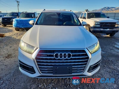 Piąte zdjęcie samochodu w środku: 2018 AUDI Q7 PREMIUM PLUS VIN:WA1LAAF76JD003462 - miniatura