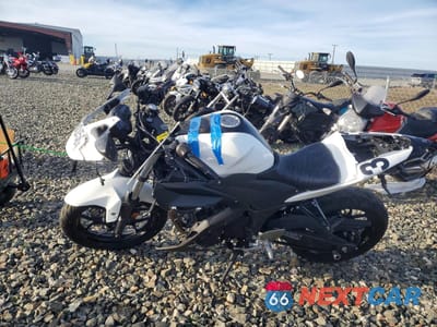 Trzecie zdjęcie samochodu z tyłu: 2016 YAMAHA YZFR3 VIN:MH3RH06Y6GK010416 - miniatura