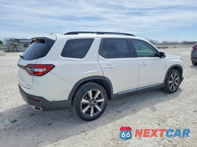 Trzecie zdjęcie samochodu z tyłu: 2025 HONDA PILOT TOURING VIN:5FNYG2H75SB032670 - miniatura