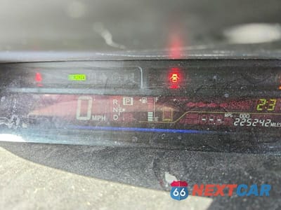 Zdjęcie 9 z 12 samochodu: 2014 TOYOTA PRIUS V TWO VIN:JTDZN3EUXE3321412 - miniatura