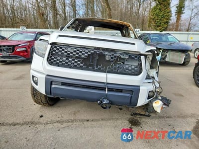 Piąte zdjęcie samochodu w środku: 2019 TOYOTA TUNDRA SR5 VIN:5TFUY5F10KX797707 - miniatura