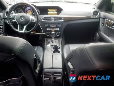 Zdjęcie 8 z 11 samochodu: 2012 MERCEDES-BENZ C 250 4MATIC VIN:WDDGF8FB3CA735614 - miniatura