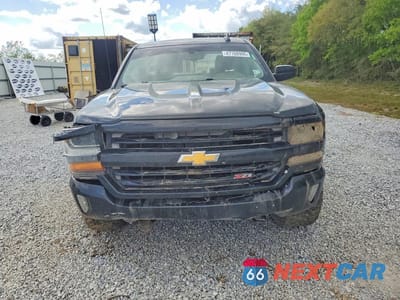 Piąte zdjęcie samochodu w środku: 2017 CHEVROLET SILVERADO K1500 LT VIN:3GCUKREC2HG187512 - miniatura