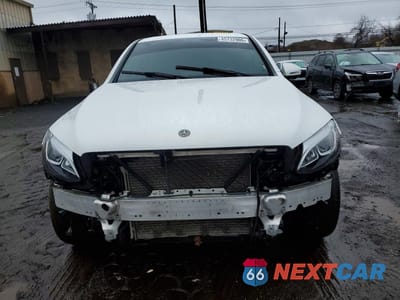 Piąte zdjęcie samochodu w środku: 2018 MERCEDES-BENZ GLC COUPE 300 4MATIC VIN:WDC0J4KB8JF334658 - miniatura