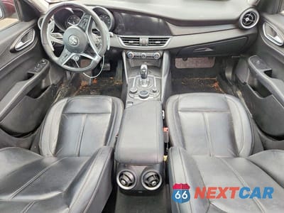 Zdjęcie 8 z 11 samochodu: 2017 ALFA ROMEO GIULIA VIN:ZARFAEBN5H7558383 - miniatura