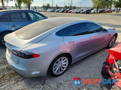 Trzecie zdjęcie samochodu z tyłu: 2018 TESLA MODEL S VIN:5YJSA1E28JF245489 - miniatura