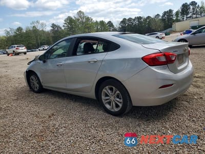 Drugie zdjęcie samochodu z przodu: 2019 CHEVROLET CRUZE LS VIN:1G1BC5SMXK7151847 - miniatura