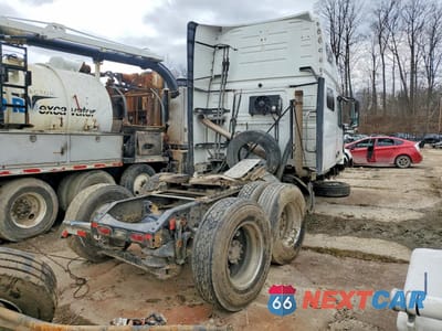 Czwarte zdjęcie samochodu z boku: 2019 VOLVO VNL SEMI TRUCK VIN:4V4NC9TG0KN195313 - miniatura