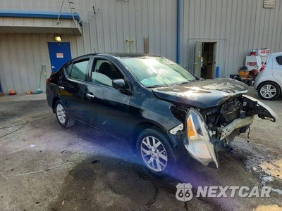 Czwarte zdjęcie samochodu z boku: 2019 NISSAN VERSA SV VIN:3N1CN7AP1KL816291 - miniatura