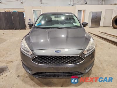 Piąte zdjęcie samochodu w środku: 2017 FORD FOCUS SE VIN:1FADP3K24HL311217 - miniatura