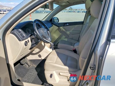 Zdjęcie 7 z 12 samochodu: 2011 VOLKSWAGEN TIGUAN S VIN:WVGAV7AX4BW510082 - miniatura