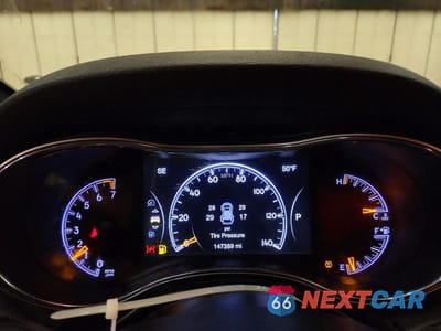 Zdjęcie 9 z 12 samochodu: 2018 JEEP GRAND CHEROKEE LAREDO VIN:1C4RJFAG2JC156897 - miniatura