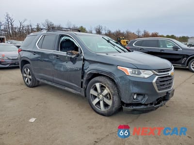 Czwarte zdjęcie samochodu z boku: 2018 CHEVROLET TRAVERSE LT VIN:1GNEVHKW3JJ221991 - miniatura