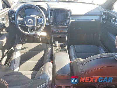 Zdjęcie 8 z 13 samochodu: 2021 VOLVO XC40 T5 R-DESIGN VIN:YV4162UM2M2410978 - miniatura