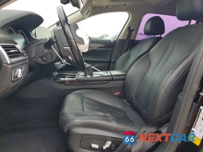 Zdjęcie 7 z 13 samochodu: 2016 BMW 740 I VIN:WBA7E2C50GG504663 - miniatura