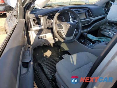 Zdjęcie 8 z 13 samochodu: 2019 TOYOTA HIGHLANDER LE VIN:5TDBZRFH7KS722825 - miniatura