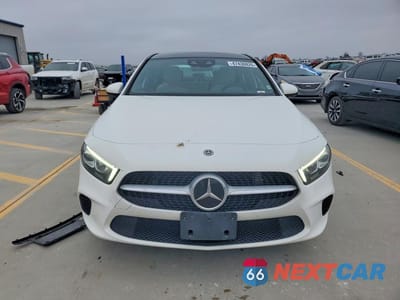 Piąte zdjęcie samochodu w środku: 2019 MERCEDES-BENZ A 220 4MATIC VIN:WDD3G4FB4KW020783 - miniatura