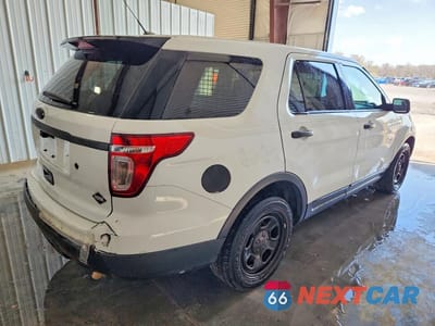 Trzecie zdjęcie samochodu z tyłu: 2015 FORD EXPLORER POLICE INTERCEPTOR VIN:1FM5K8AR8FGC41649 - miniatura