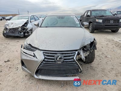 Piąte zdjęcie samochodu w środku: 2017 LEXUS IS 300 BASE VIN:JTHCM1D24H5022471 - miniatura