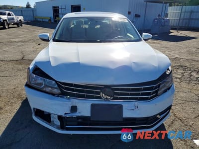 Piąte zdjęcie samochodu w środku: 2019 VOLKSWAGEN PASSAT WOLFSBURG VIN:1VWLA7A34KC010069 - miniatura