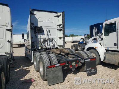 Trzecie zdjęcie samochodu z tyłu: 2020 FREIGHTLINER CASCADIA 126 SEMI TRUCK VIN:3AKJHHDR8LSLV6989 - miniatura