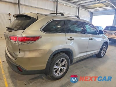 Trzecie zdjęcie samochodu z tyłu: 2015 TOYOTA HIGHLANDER XLE VIN:5TDJKRFH8FS102961 - miniatura