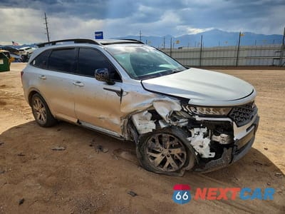 Czwarte zdjęcie samochodu z boku: 2022 KIA SORENTO X-LINE S VIN:5XYRLDLC6NG077713 - miniatura