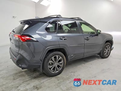 Trzecie zdjęcie samochodu z tyłu: 2023 TOYOTA RAV4 HYBRID XLE PREMIUM VIN:JTMB6RFV1PD087957 - miniatura