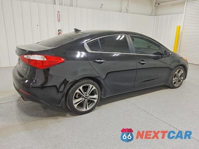 Trzecie zdjęcie samochodu z tyłu: 2016 KIA FORTE EX VIN:KNAFX4A82G5598152 - miniatura