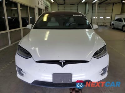 Piąte zdjęcie samochodu w środku: 2021 TESLA MODEL X VIN:5YJXCDE28MF324005 - miniatura