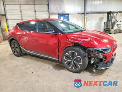 Czwarte zdjęcie samochodu z boku: 2024 KIA EV6 WIND VIN:KNDC34LA4R5198615 - miniatura