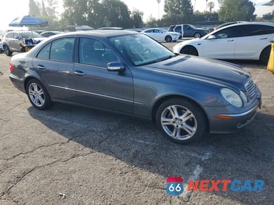 Czwarte zdjęcie samochodu z boku: 2006 MERCEDES-BENZ E 350 VIN:WDBUF56J66A947493 - miniatura