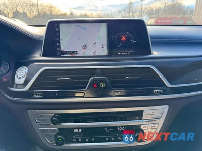 Zdjęcie 8 z 13 samochodu: 2017 BMW 750 XI VIN:WBA7F2C58HG422355 - miniatura