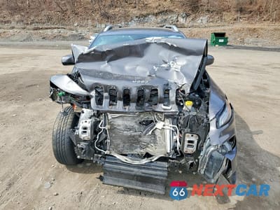Piąte zdjęcie samochodu w środku: 2018 JEEP CHEROKEE LATITUDE PLUS VIN:1C4PJMLB2JD527340 - miniatura