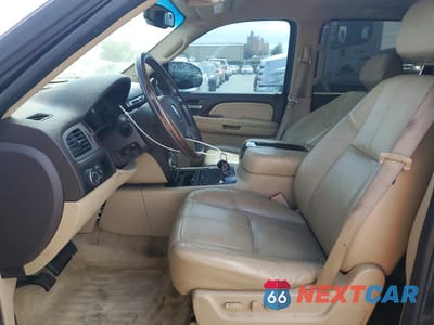Zdjęcie 7 z 13 samochodu: 2008 GMC YUKON XL DENALI VIN:1GKFK66898J246219 - miniatura